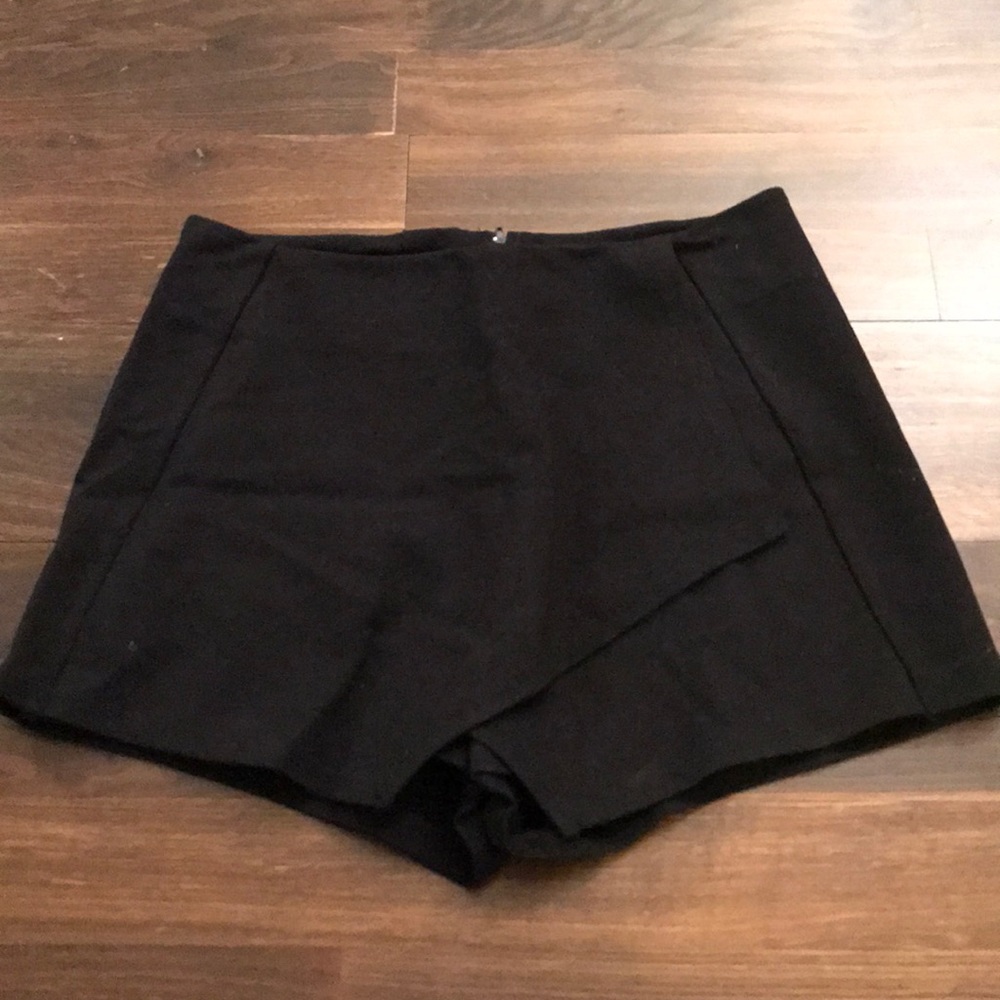 Black Skort